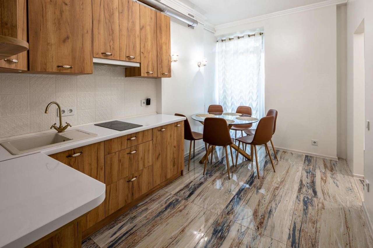 Romari Вічева 1 Appartement Lviv Buitenkant foto